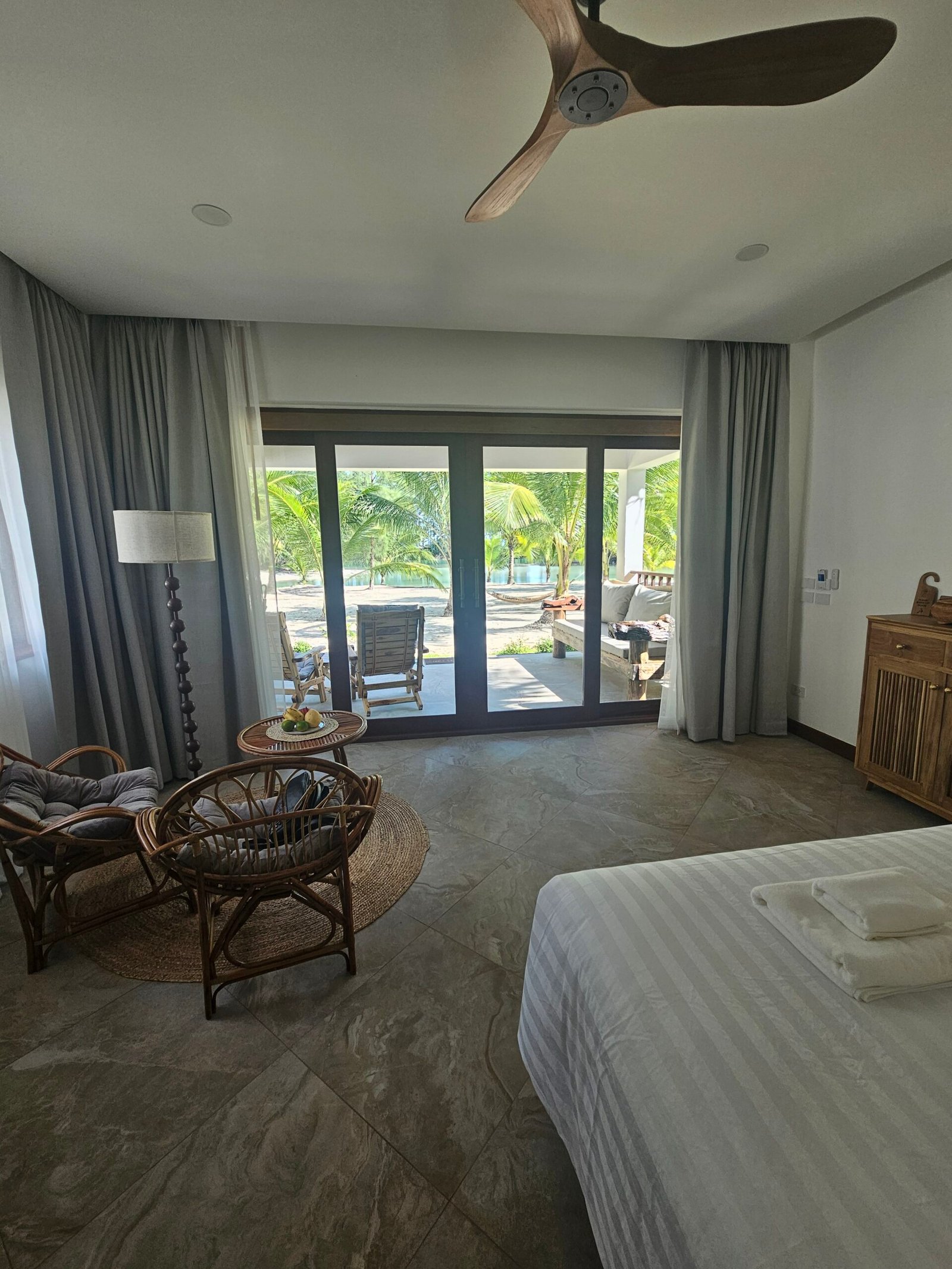 20251105_142638 Kambariai turi terasas arba balkonus