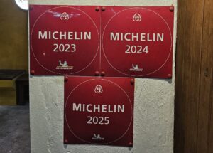 Michelin Bib Gourmand skiriamieji ženklai - ieškokite raudonos kortelės ir veidelio